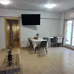 Annie\'S Apartment
