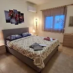 Annie\'S Apartment